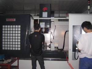 赤壁蒲圻起重机械加工中心操作图展。
